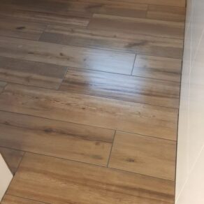 keramisch-parket-23x120-cm-Origin-Bruin-N15-badkamer-vloer-1