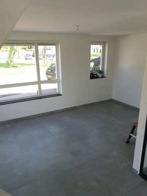 Vloertegel 60x60 betonlook grijs H96 Fairy Dark is geschikt voor vloerverwarming